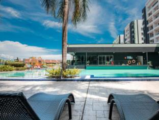 ipoh manhattan waterpark suites 6 11 pax 2 parking by iwh