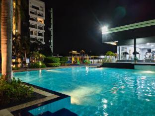 ipoh manhattan waterpark suites 6 11 pax 2 parking by iwh