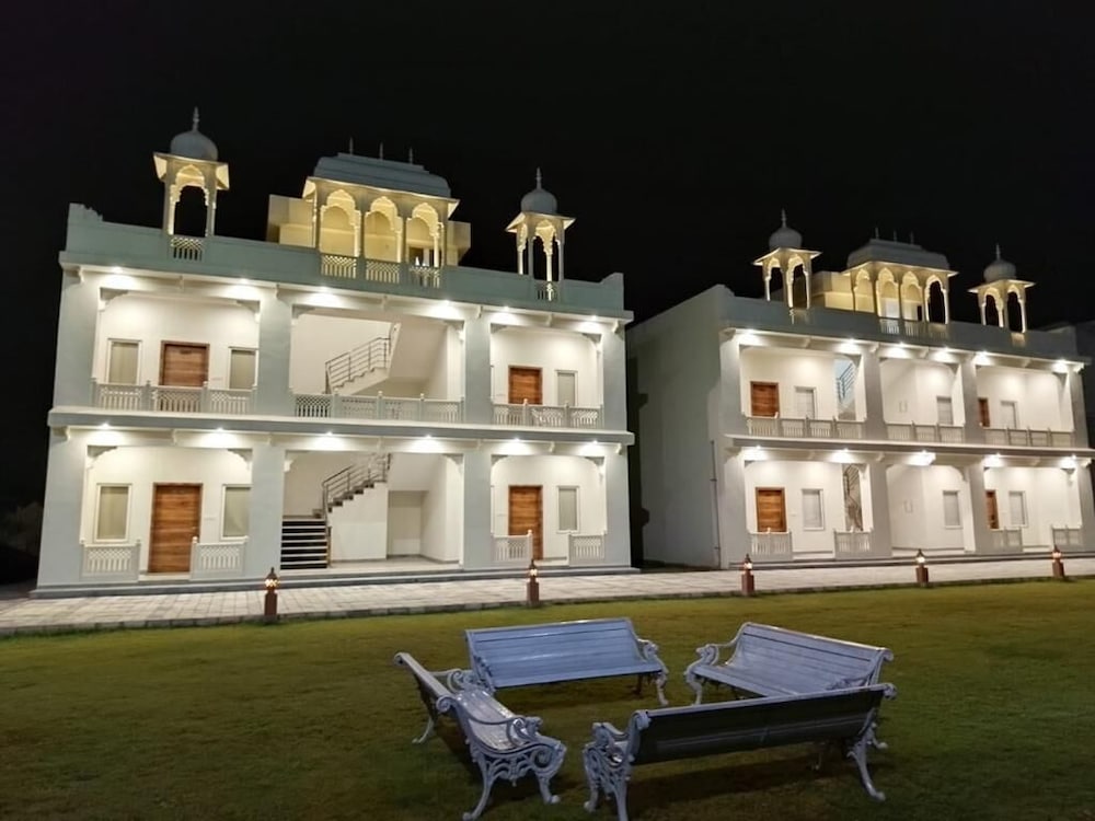 roop garh palace