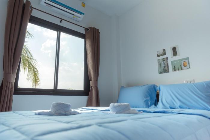 phanomrung hostel and linn chan cafe