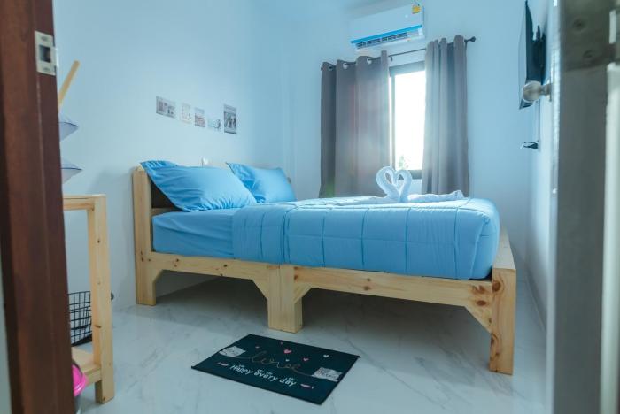 phanomrung hostel and linn chan cafe