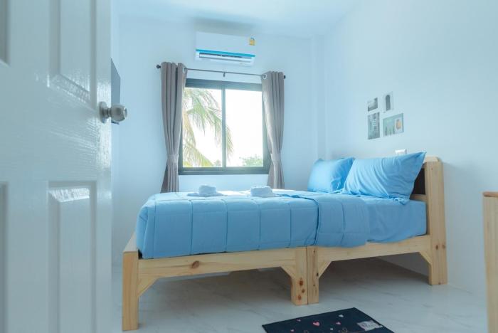 phanomrung hostel and linn chan cafe
