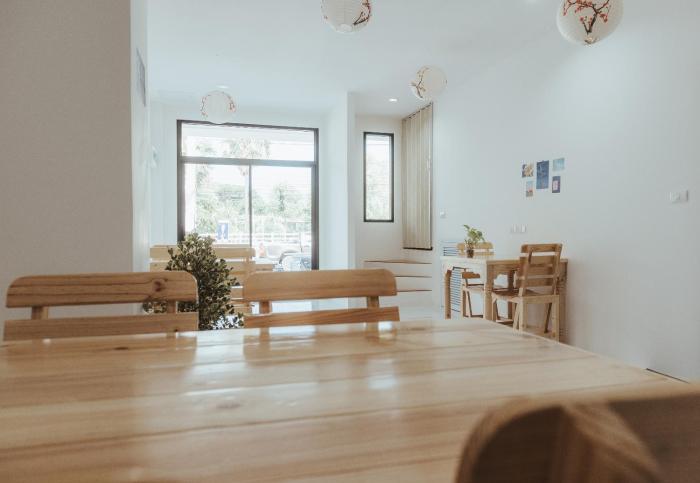 phanomrung hostel and linn chan cafe