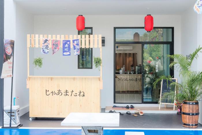 phanomrung hostel and linn chan cafe