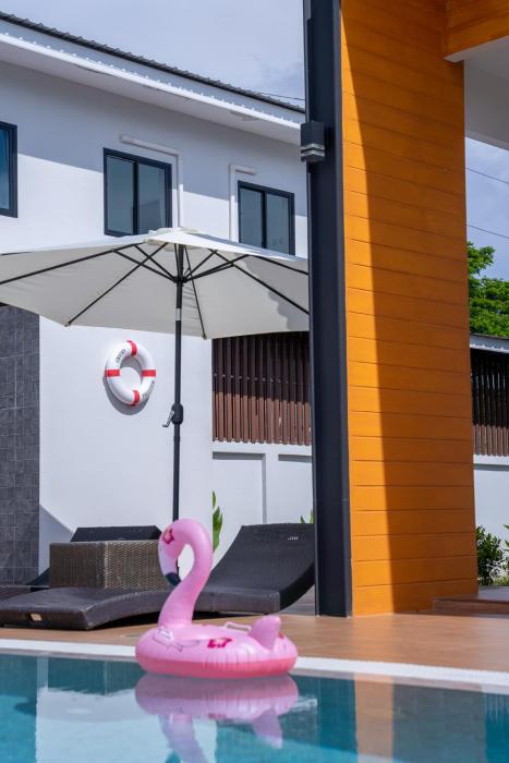 phanomrung hostel and linn chan cafe