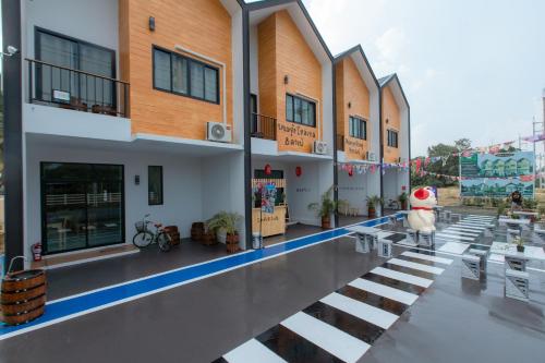 Phanomrung Hostel & Linn Chan Cafe ,,3 star