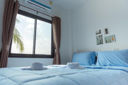 phanomrung hostel and linn chan cafe