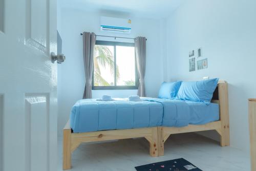 phanomrung hostel and linn chan cafe