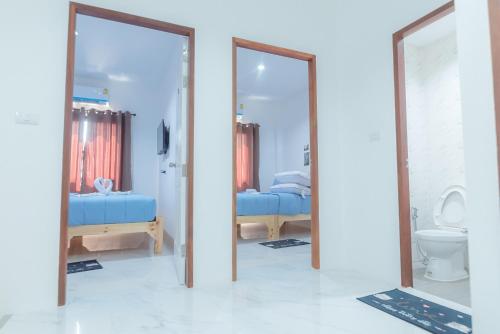 phanomrung hostel and linn chan cafe