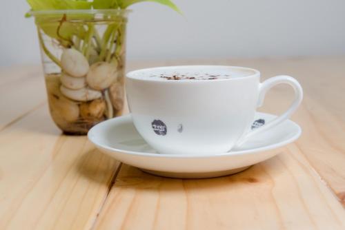 phanomrung hostel and linn chan cafe