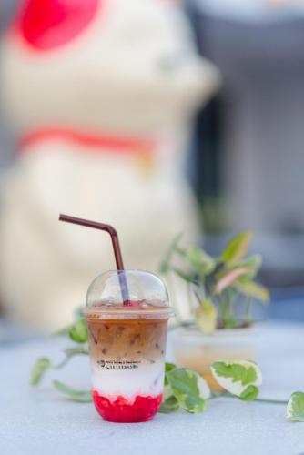 phanomrung hostel and linn chan cafe