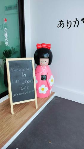phanomrung hostel and linn chan cafe