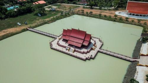 phanomrung hostel and linn chan cafe