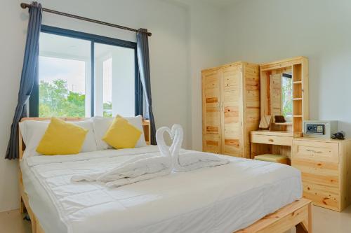 phanomrung hostel and linn chan cafe