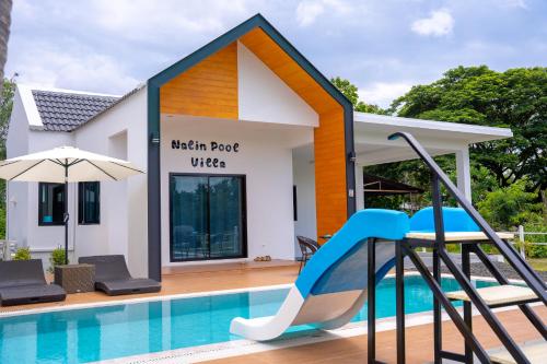 phanomrung hostel and linn chan cafe
