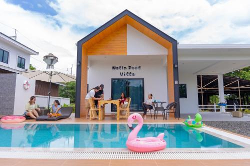 phanomrung hostel and linn chan cafe