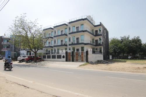 hotel leaf 9 cyber city near ambience mall