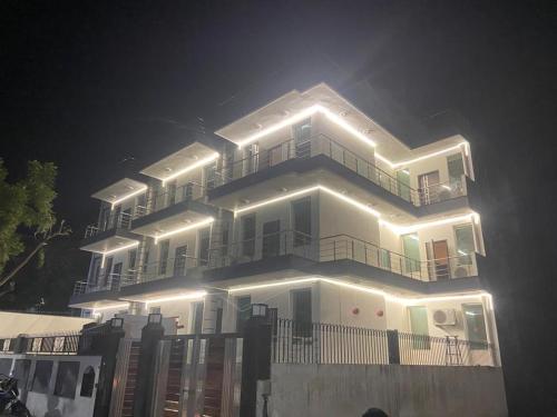 hotel leaf 9 cyber city near ambience mall