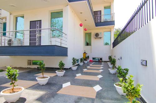 hotel leaf 9 cyber city near ambience mall