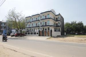 hotel leaf 9 cyber city near ambience mall