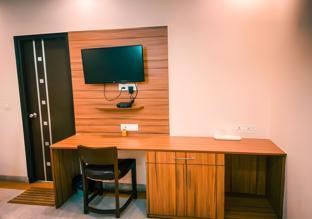 hotel leaf 9 cyber city near ambience mall