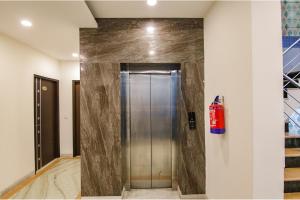 hotel leaf 9 cyber city near ambience mall