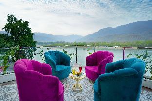 the neeraj naturecure stay on the ganges