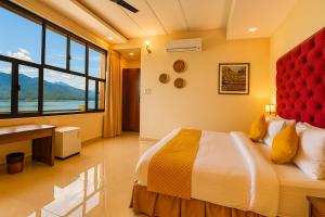 the neeraj naturecure stay on the ganges