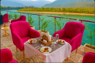 the neeraj naturecure stay on the ganges