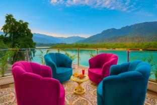 the neeraj naturecure stay on the ganges