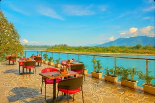 the neeraj naturecure stay on the ganges