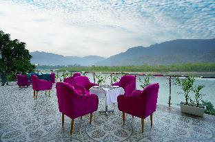 the neeraj naturecure stay on the ganges