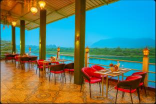 the neeraj naturecure stay on the ganges