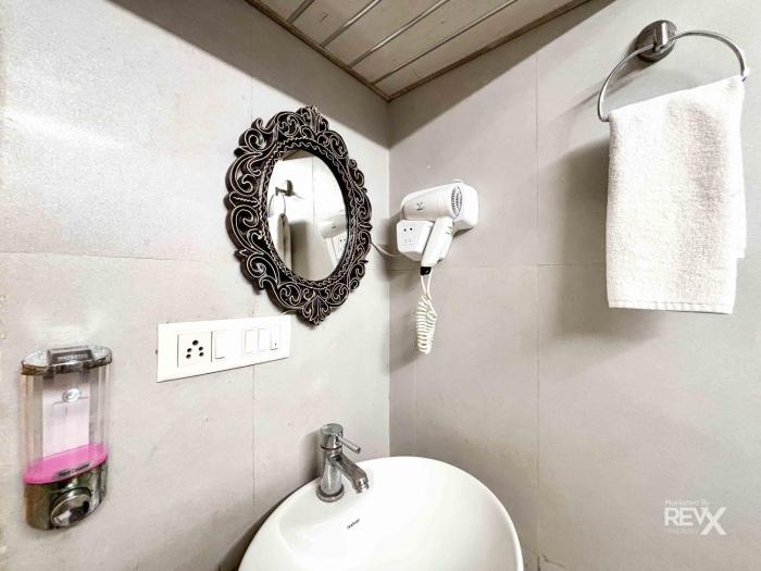 the neeraj naturecure stay on the ganges