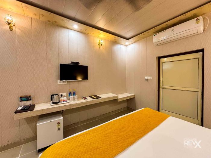 the neeraj naturecure stay on the ganges