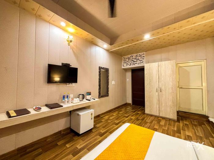 the neeraj naturecure stay on the ganges