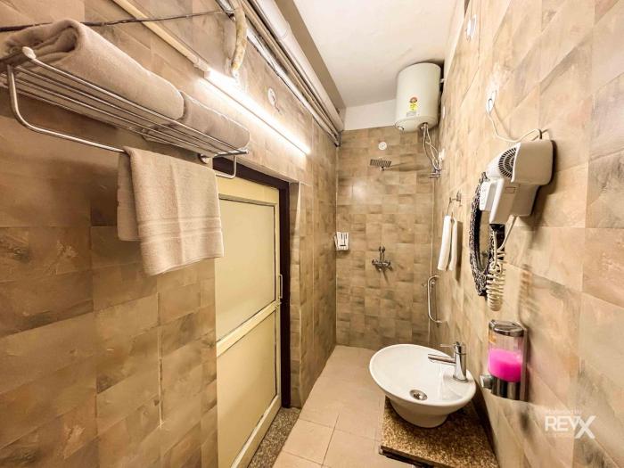 the neeraj naturecure stay on the ganges