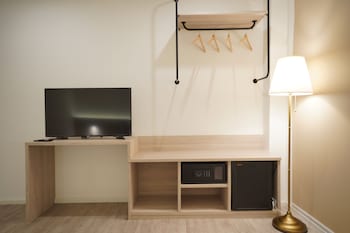 E11 Hotel - Bts Punnawithi,,3 star
