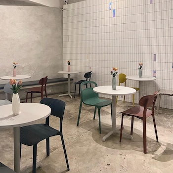 e11 hotel bts punnawithi