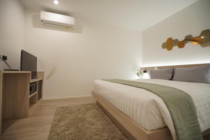 e11 hotel bts punnawithi