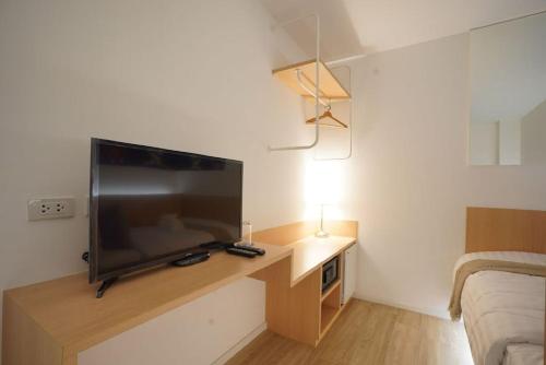 e11 hotel bts punnawithi