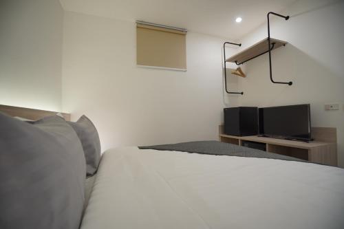 e11 hotel bts punnawithi