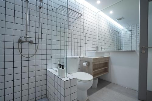 e11 hotel bts punnawithi