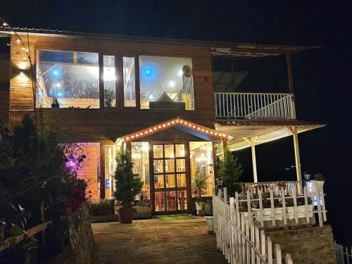 The Mystic Pines,,2 star