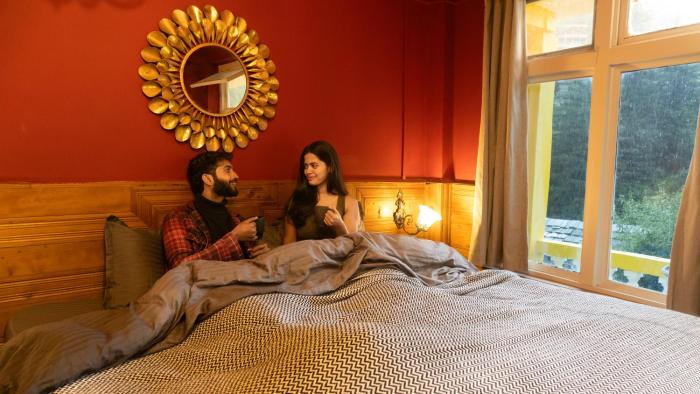 whoopers hostel jibhi