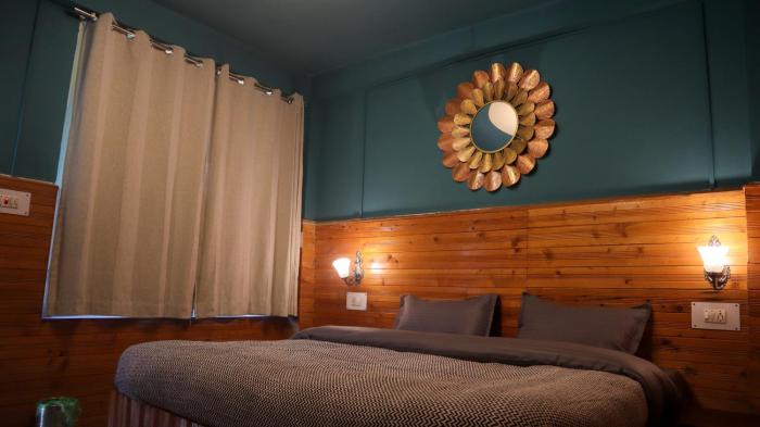 whoopers hostel jibhi