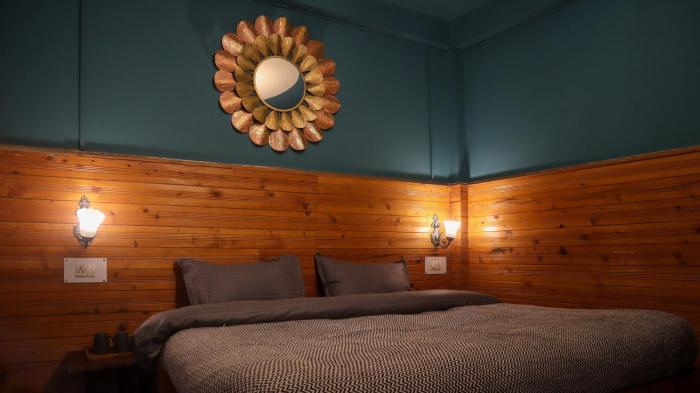 whoopers hostel jibhi