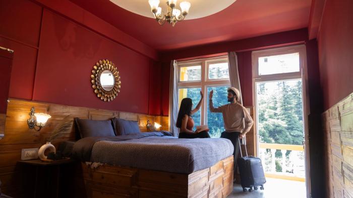 whoopers hostel jibhi