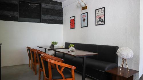 whoopers hostel jibhi