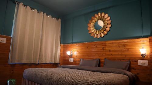 whoopers hostel jibhi